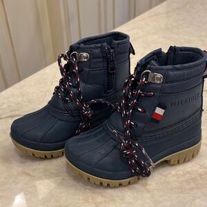 Tommy Hilfiger Kids' Danni Duck, Dark Blue and Tan Sole Winter Tain Boots Size 9